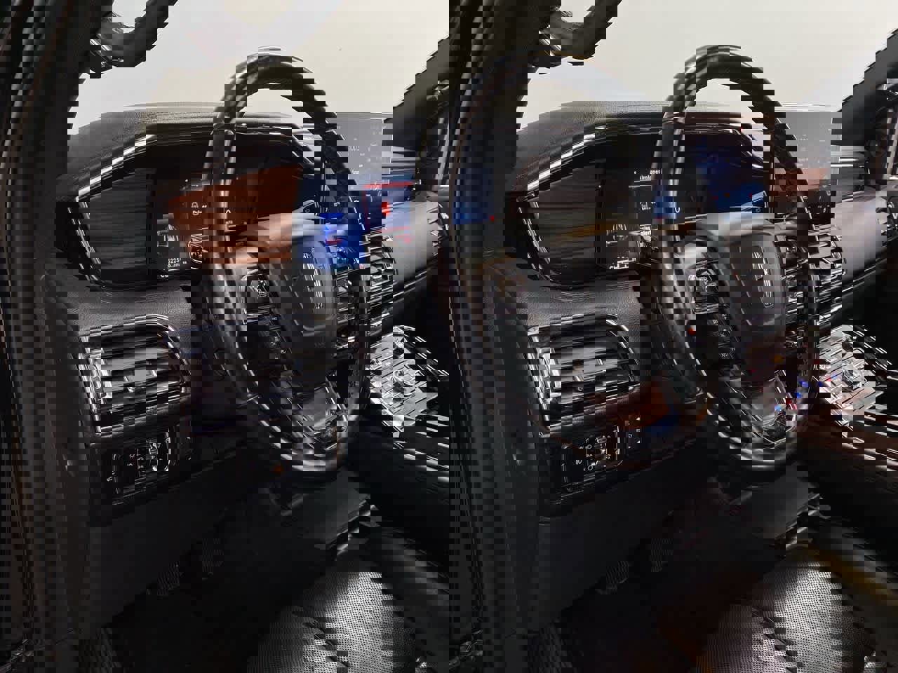 Used 2023 Lincoln Navigator L Reserve image 2