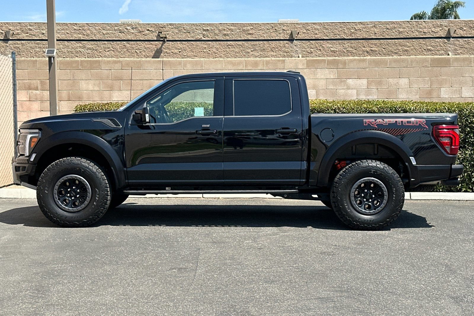 Used 2025 Ford F150 Raptor AWD/4WD image 7