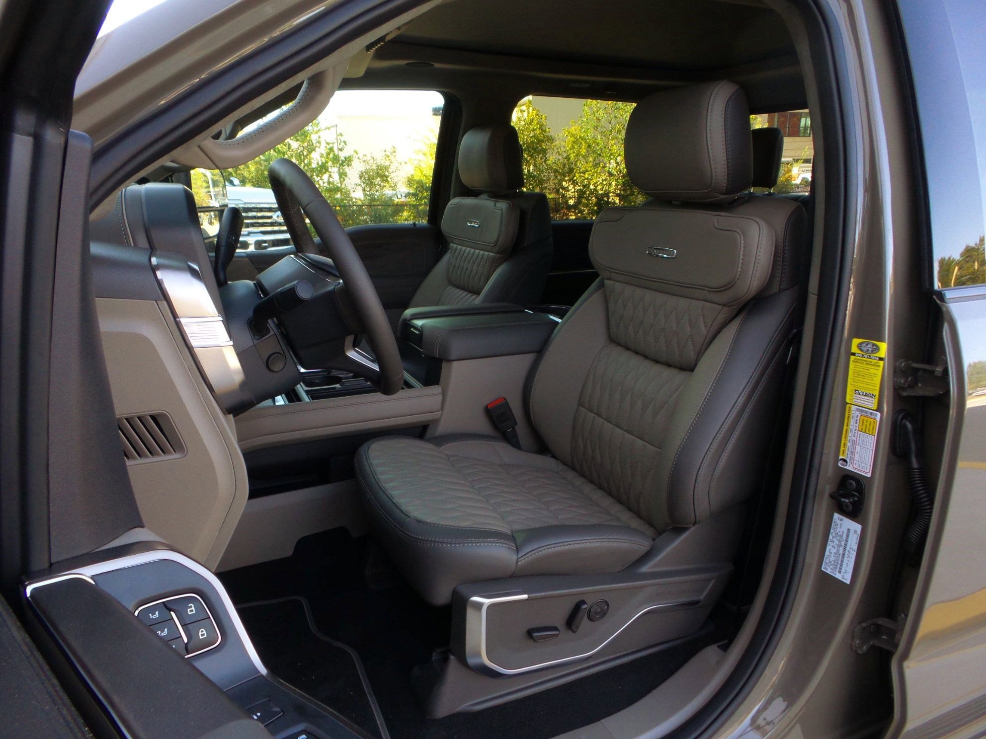 Used 2026 Ford F450 Platinum w/ Platinum Plus Package image 9