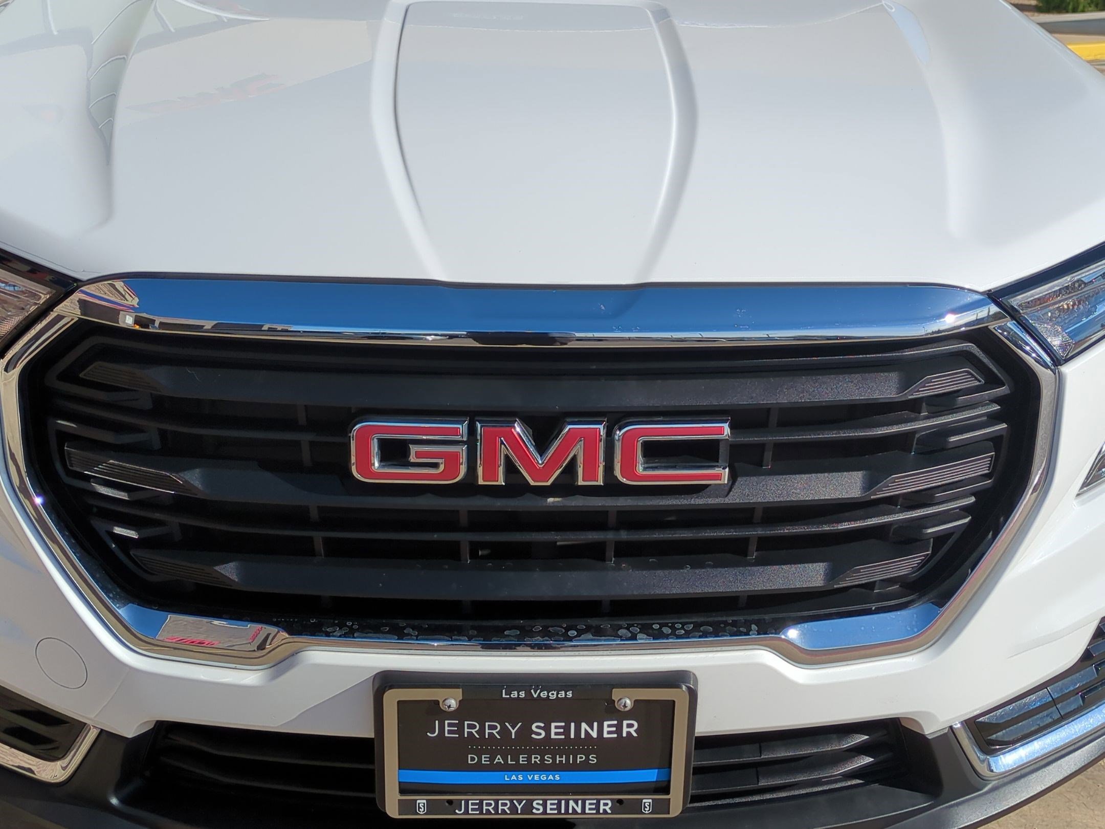 Certified 2022 GMC Terrain SLE w/ Driver Convenience Package image 9