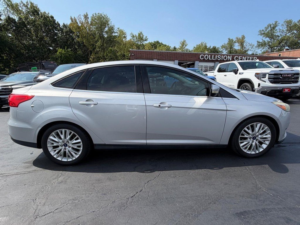 Used 2015 Ford Focus Titanium FWD image 2