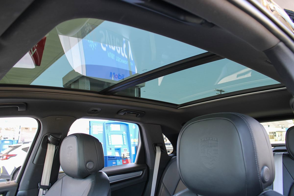 Used 2023 Porsche Cayenne Platinum Edition image 24