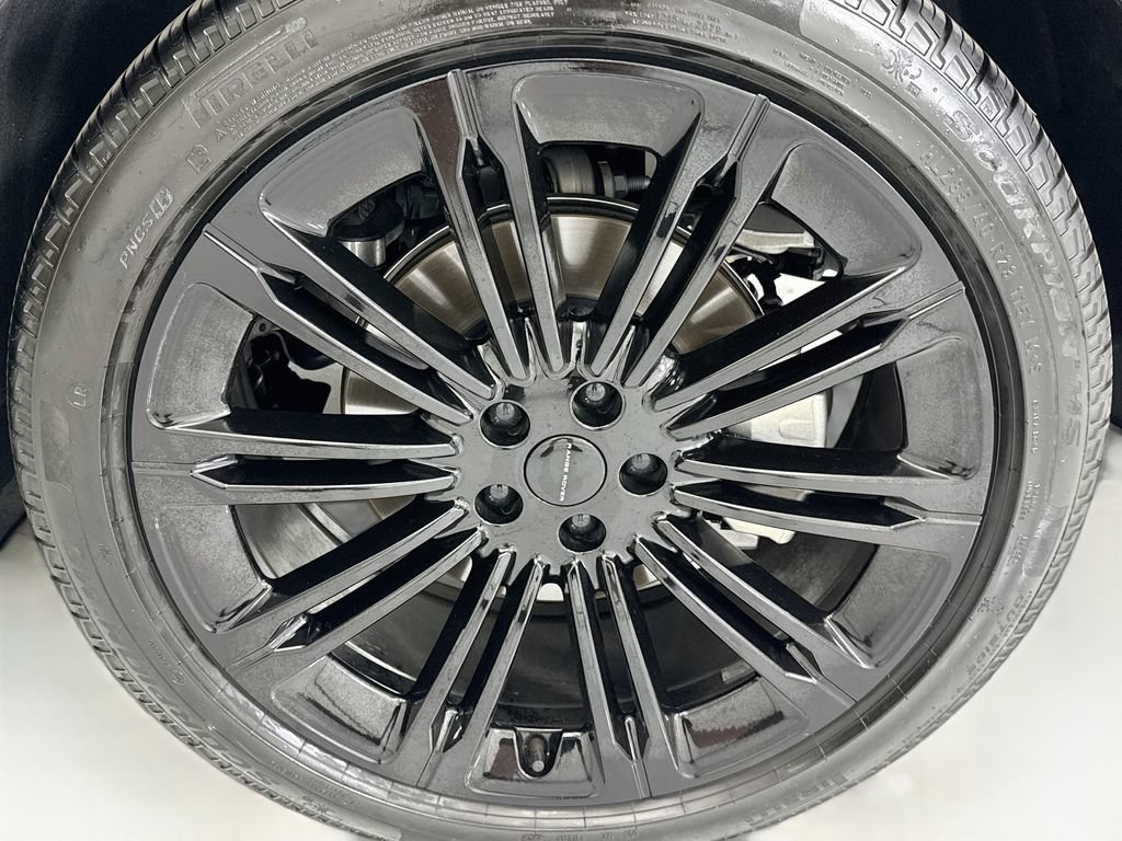 Certified 2026 Land Rover Range Rover SE AWD/4WD image 29