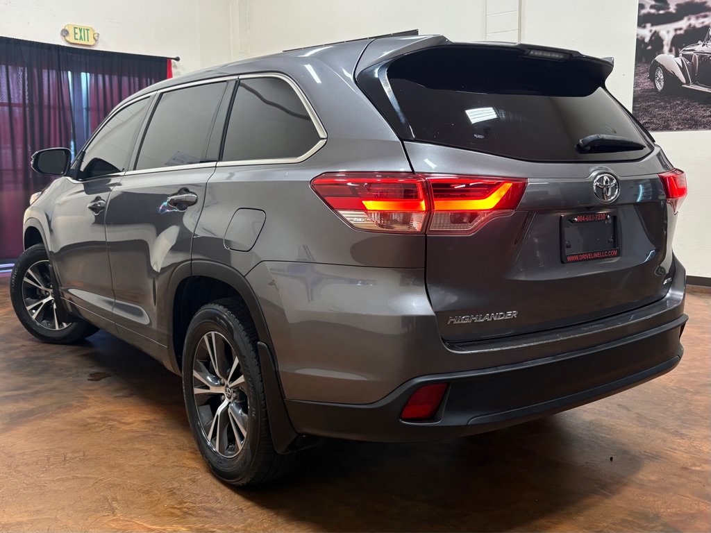 Used 2018 Toyota Highlander LE AWD/4WD image 37