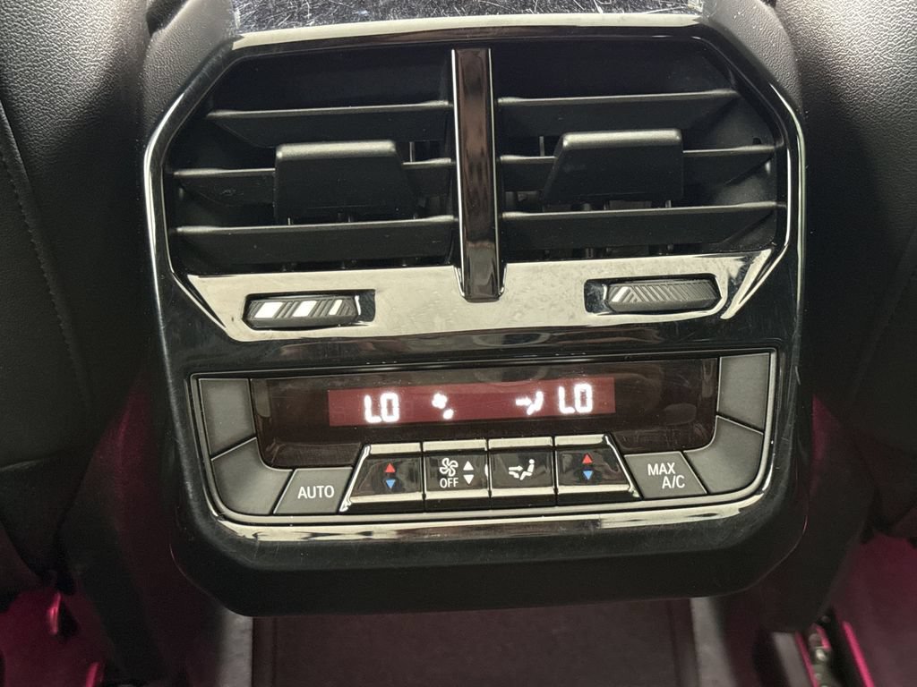 Used 2023 BMW iX xDrive50 AWD/4WD image 28