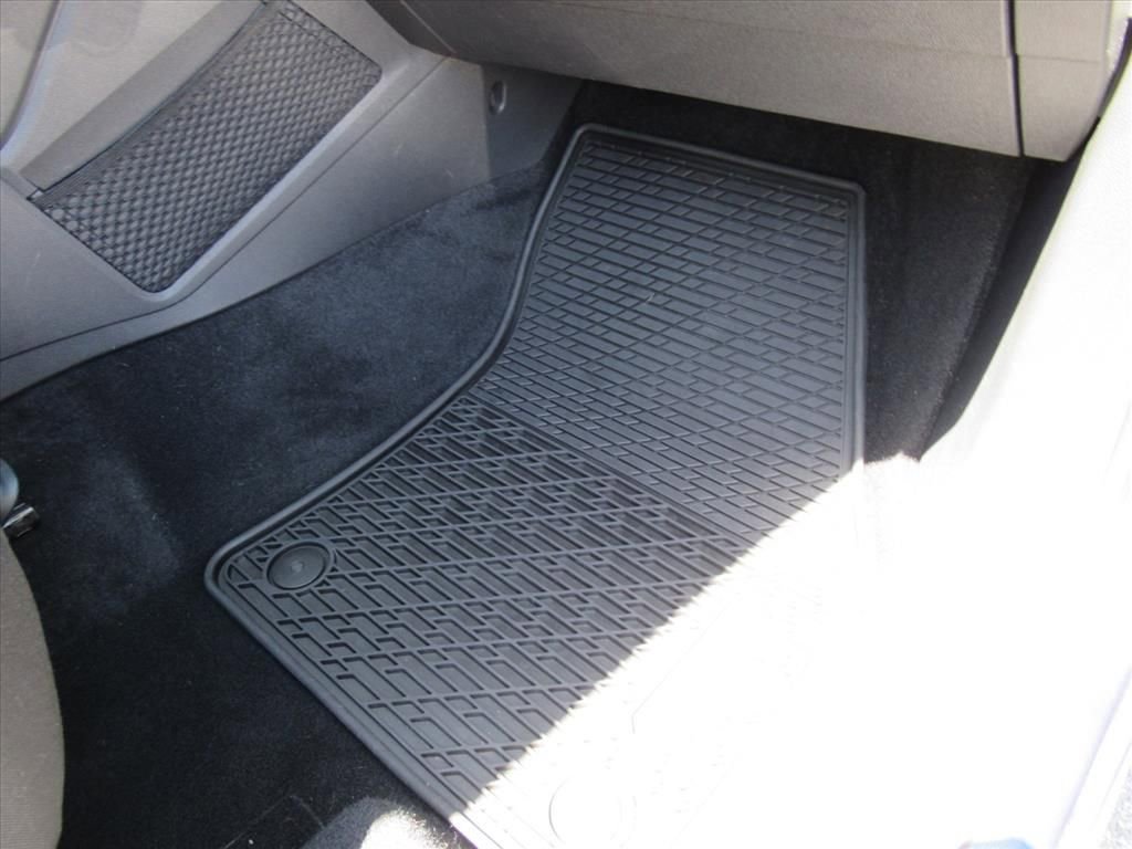 Used 2018 Volkswagen Tiguan S image 29