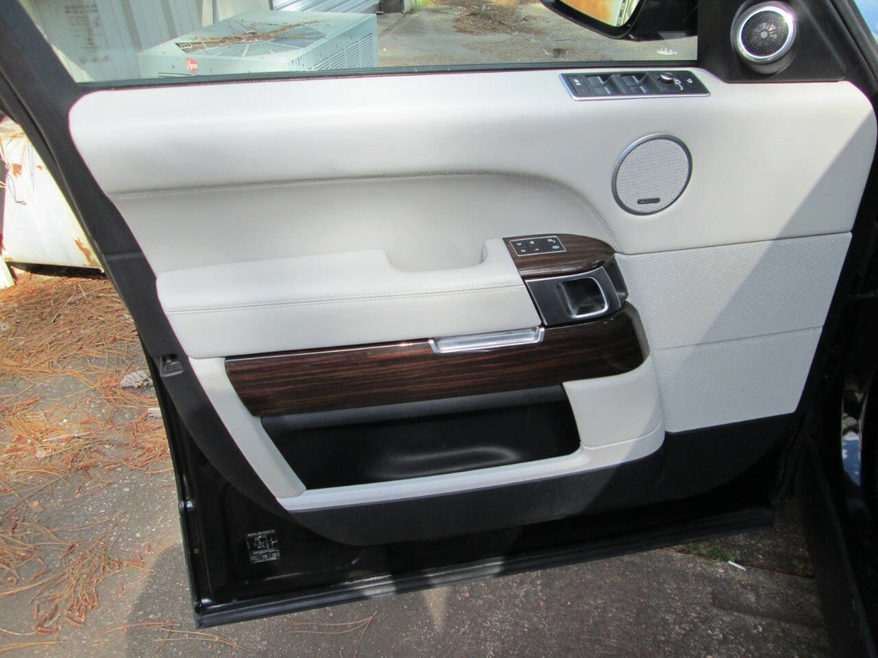 Used 2017 Land Rover Range Rover Supercharged image 13