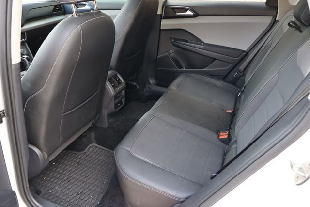 Used 2022 Volkswagen Taos SE FWD image 6