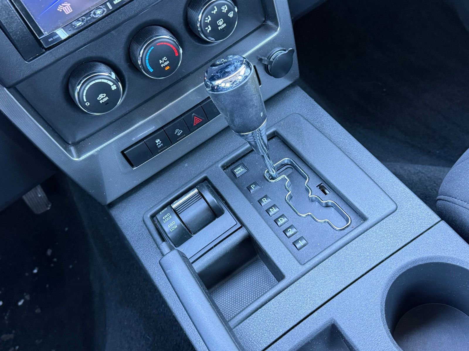 Used 2011 Jeep Liberty Sport image 21