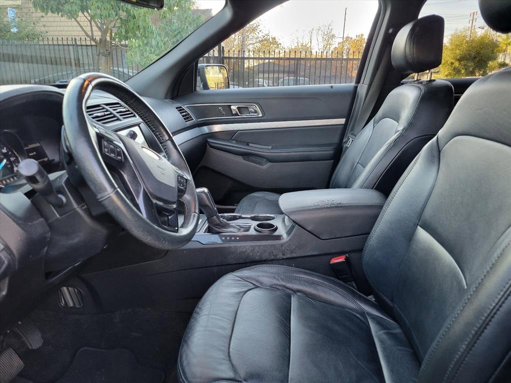 Used 2017 Ford Explorer XLT w/ Equipment Group 202A image 7