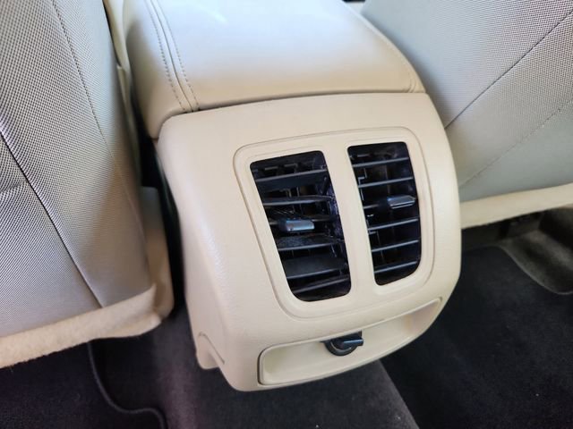 Used 2013 Ford Taurus SE FWD image 17