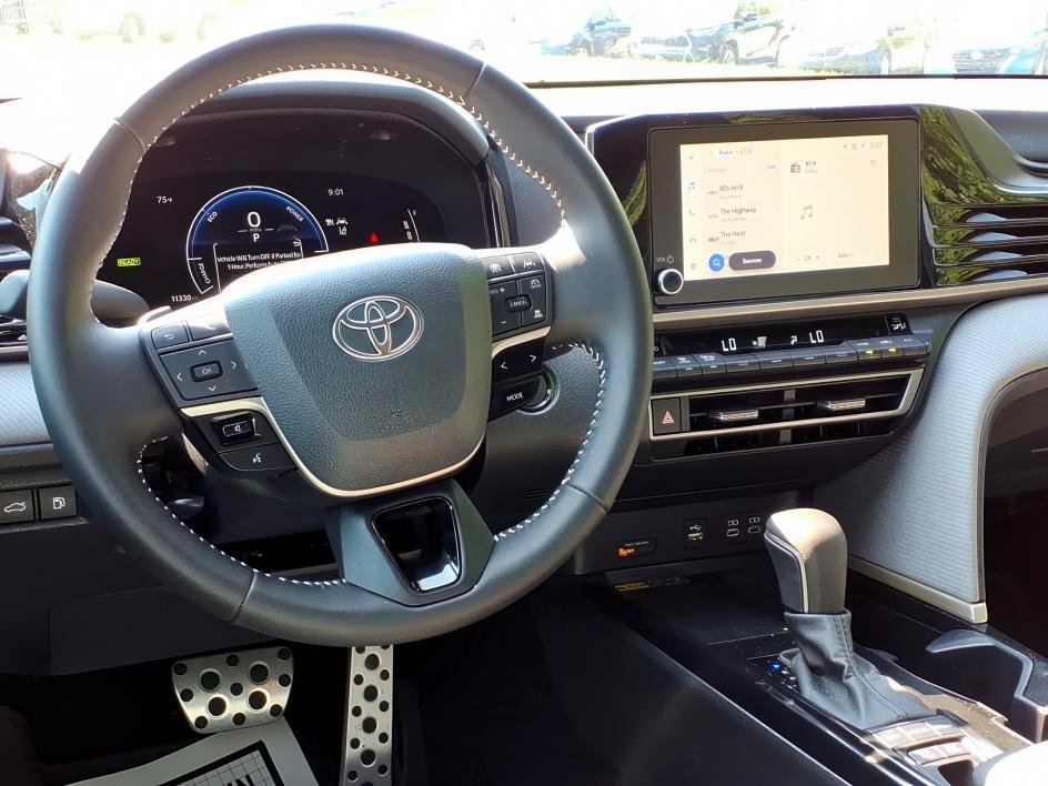 Used 2026 Toyota Camry SE FWD image 11