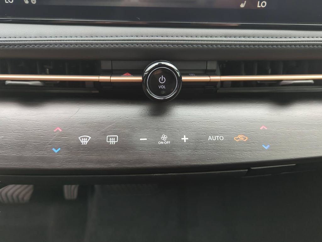 Certified 2024 Nissan Ariya FWD image 22