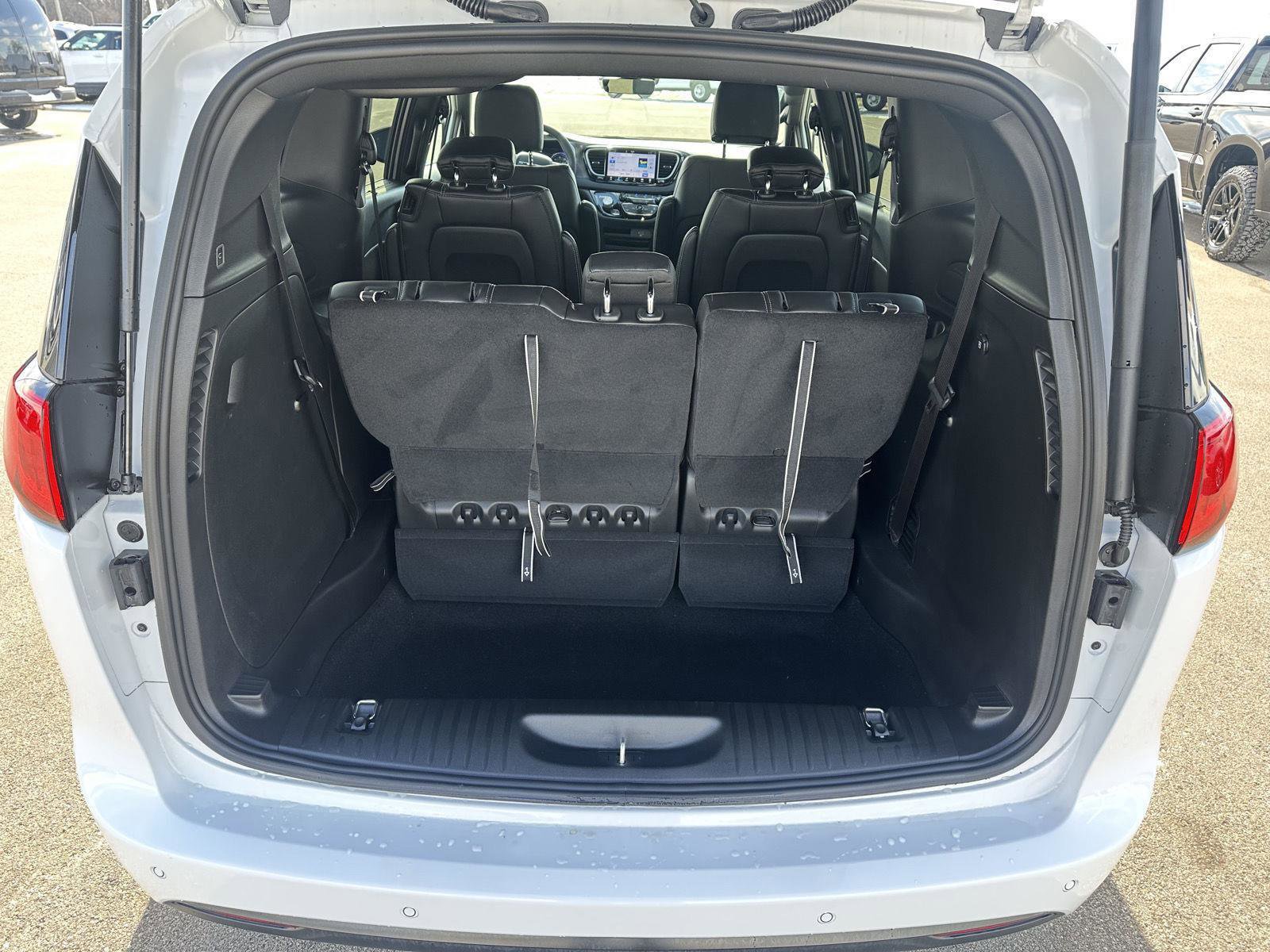 Used 2026 Chrysler Voyager LX image 6