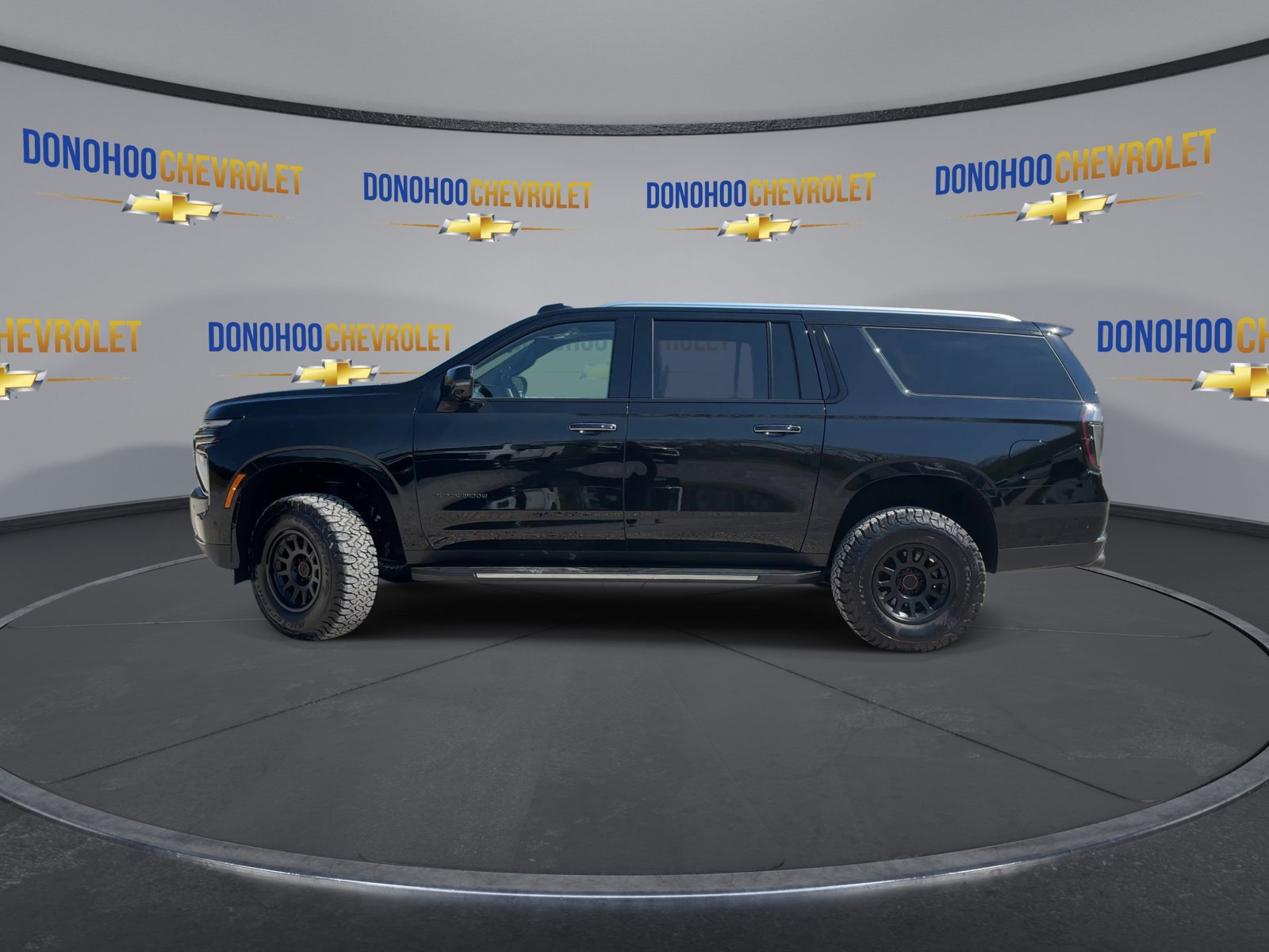 New 2025 Chevrolet Suburban Premier image 8
