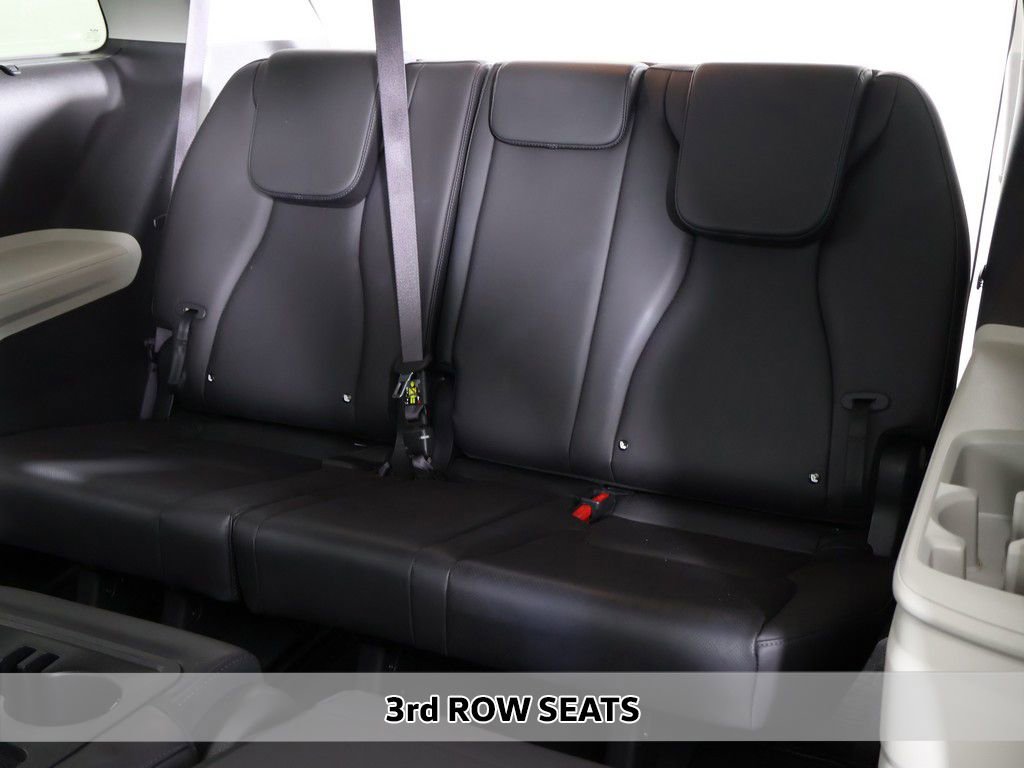 Used 2023 Kia Carnival EX FWD image 7
