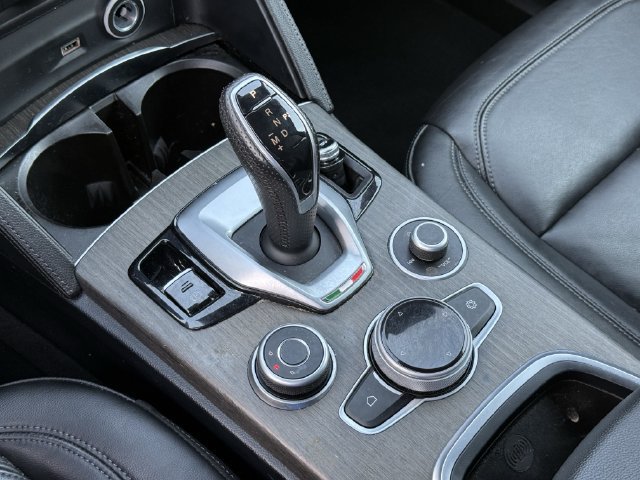 Used 2023 Alfa Romeo Stelvio Ti AWD/4WD image 19