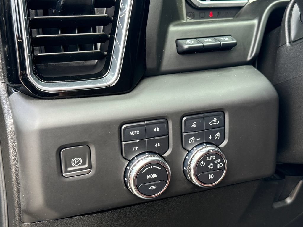 Used 2024 GMC Sierra 3500 Denali Ultimate AWD/4WD image 15