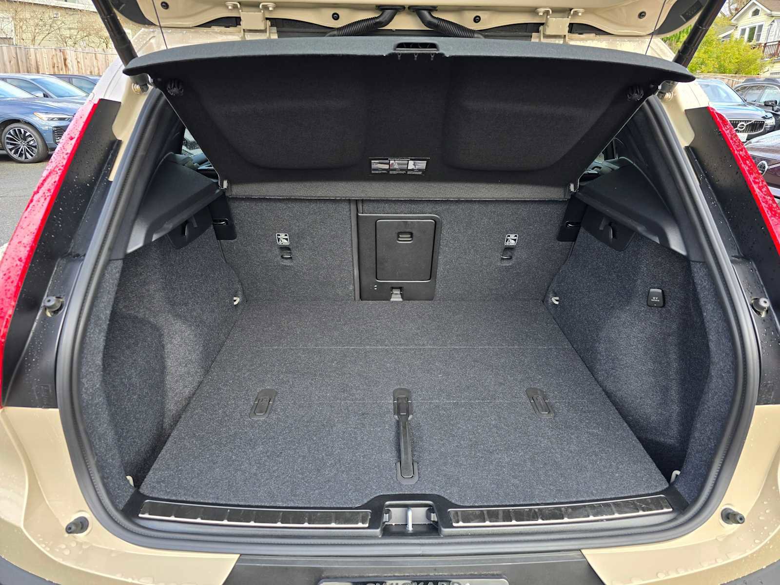 Certified 2025 Volvo XC40 B5 Plus w/ Climate Package image 16