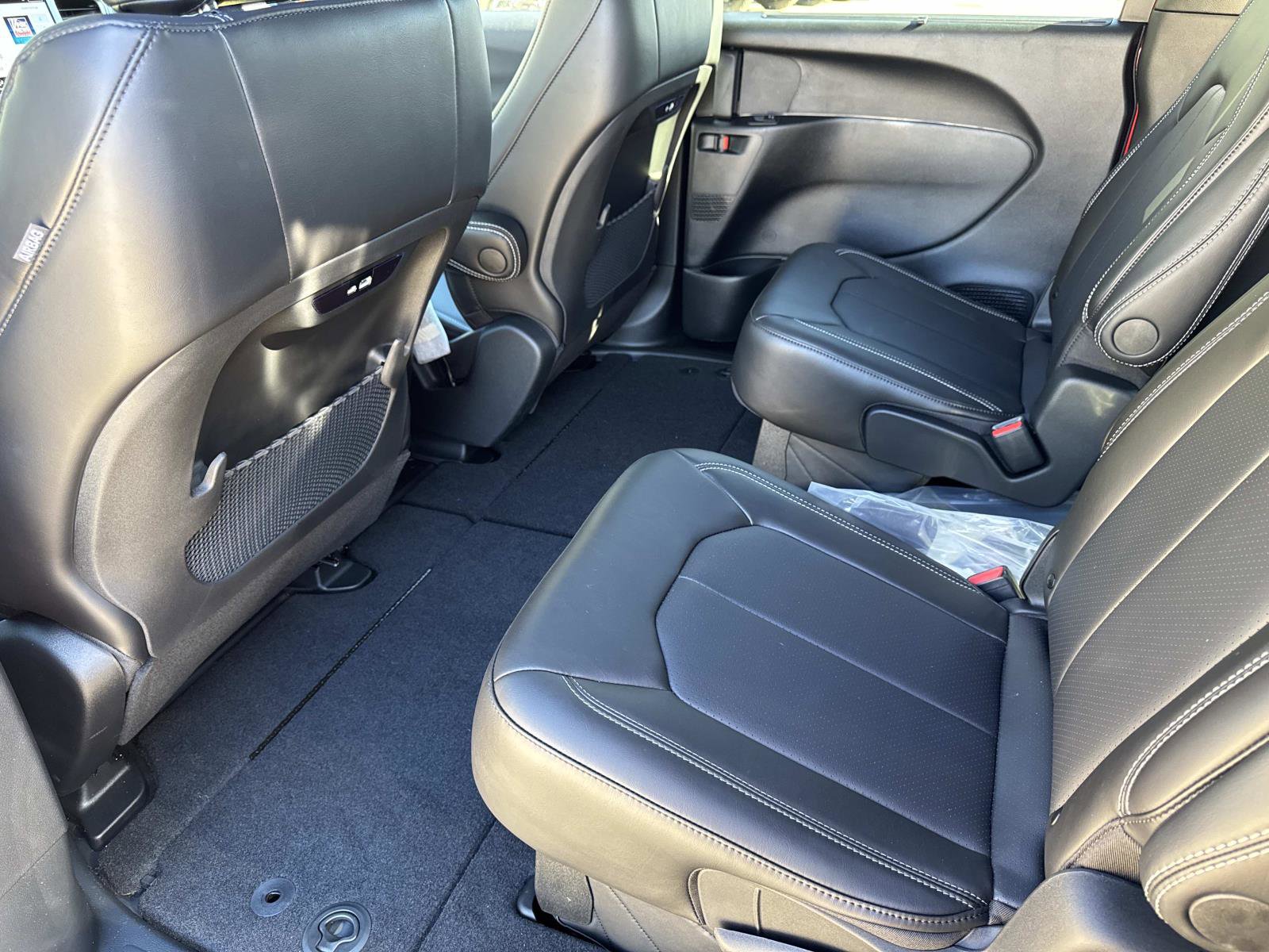 New 2026 Chrysler Pacifica Select image 13