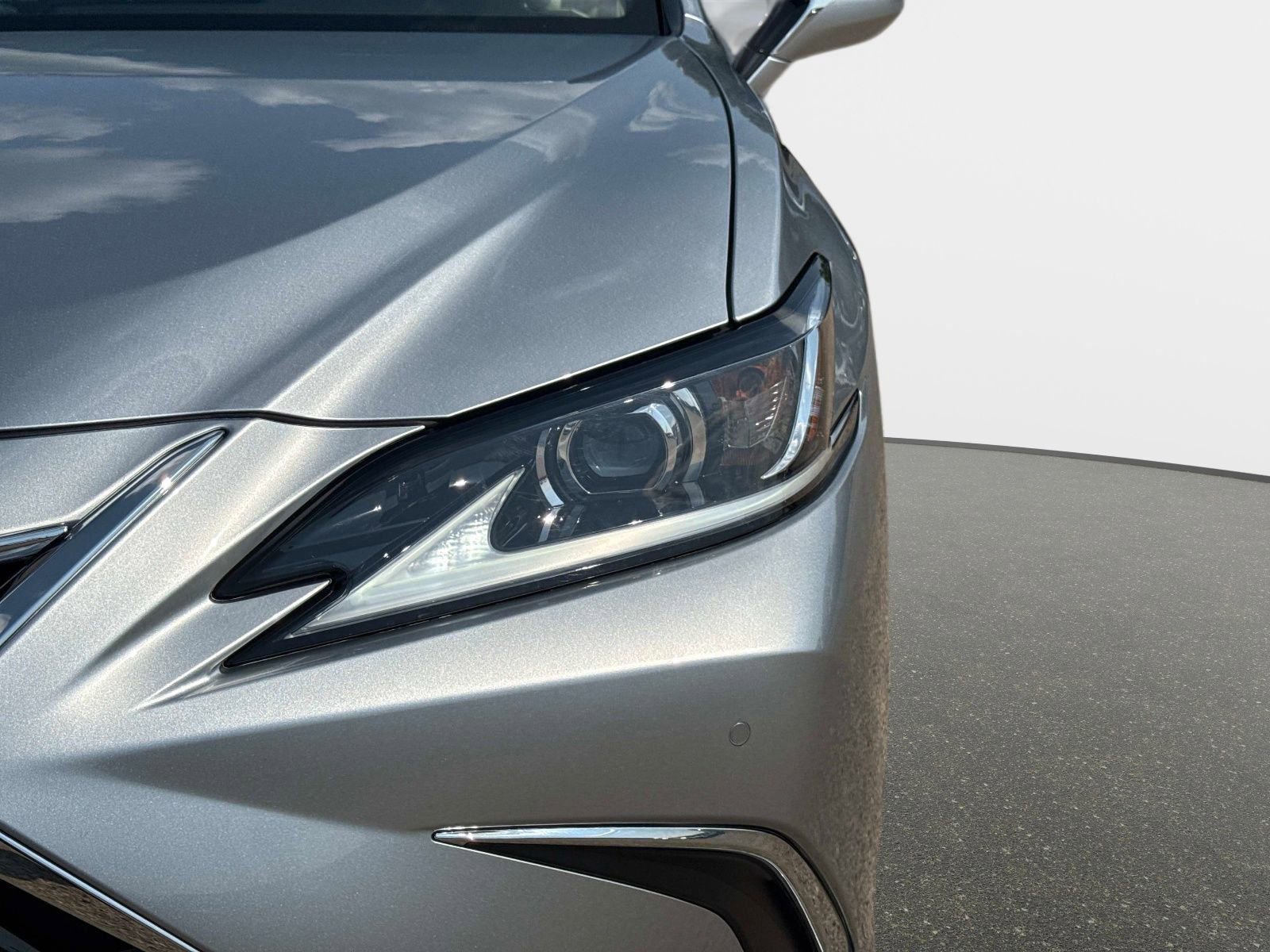 Used 2025 Lexus ES 350 w/ Premium Package image 9