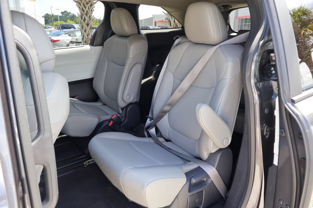 Used 2025 Toyota Sienna XLE FWD image 10