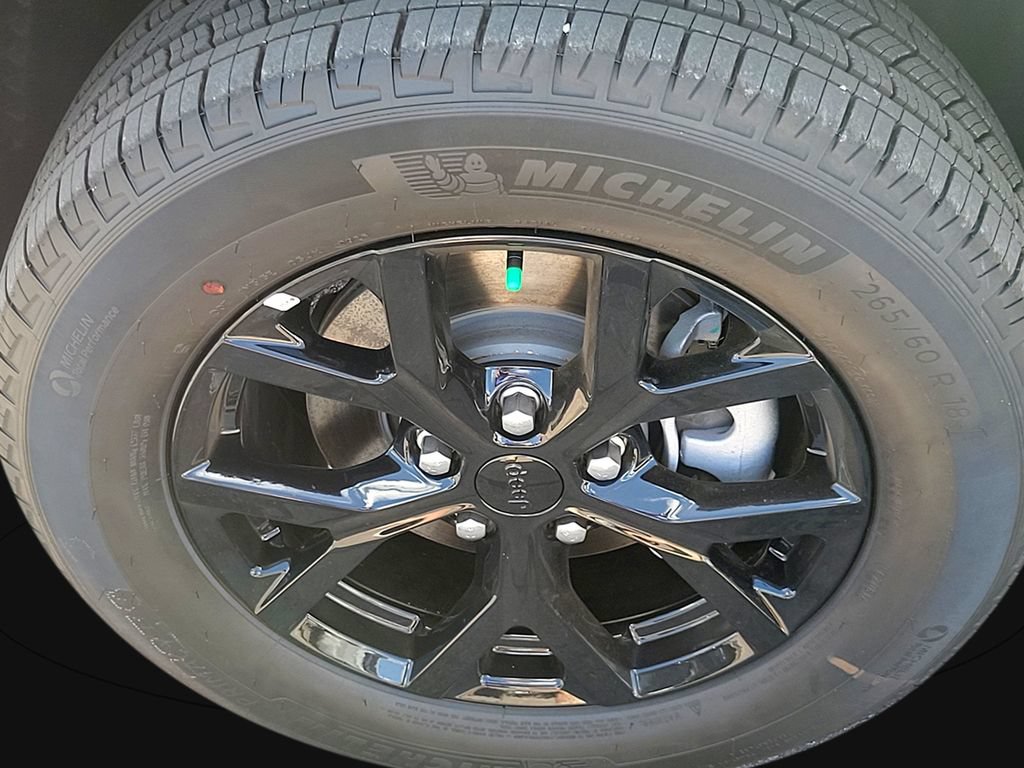 New 2026 Jeep Grand Cherokee Altitude RWD image 9