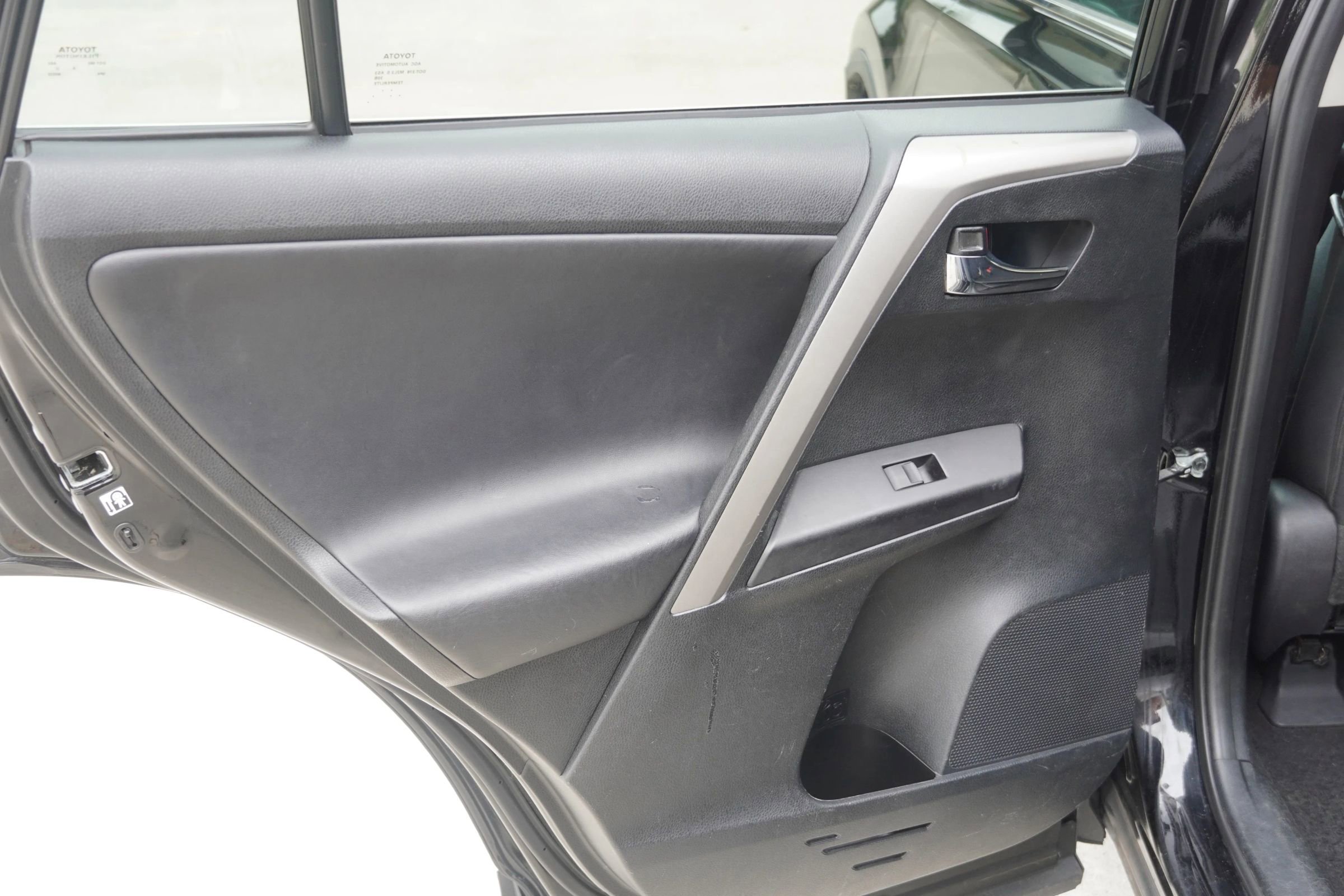 Used 2017 Toyota RAV4 XLE image 17
