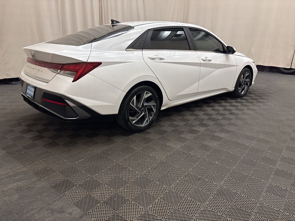 Used 2024 Hyundai Elantra SEL w/ Convenience Package image 5