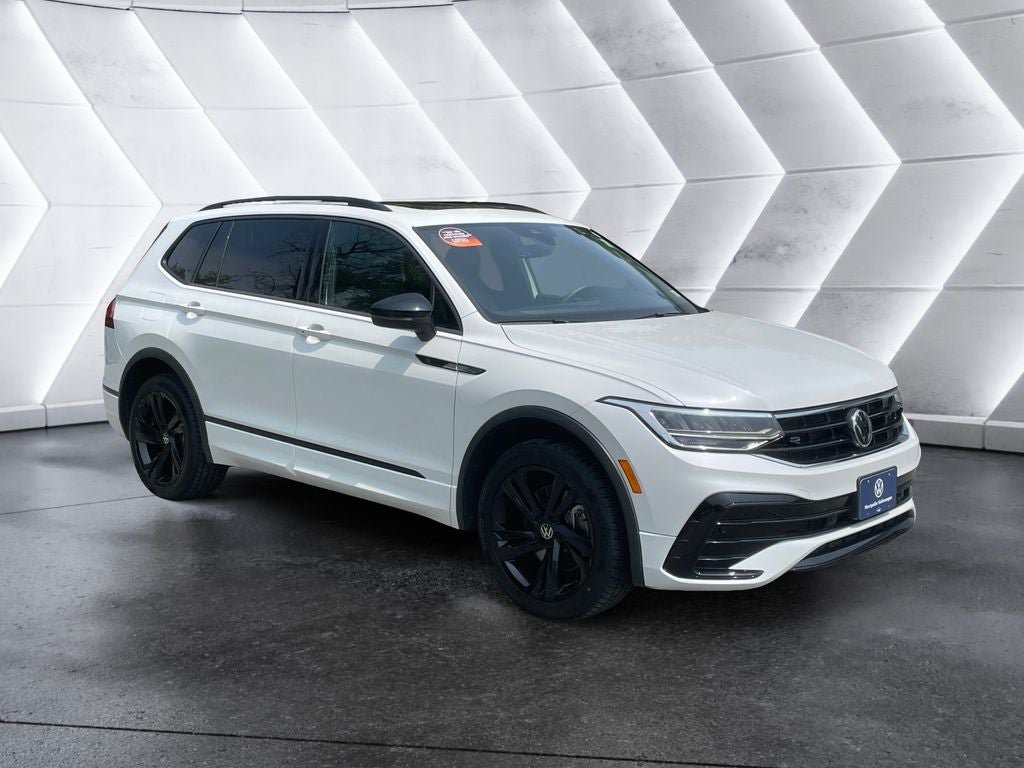 Used 2023 Volkswagen Tiguan SE R-Line AWD/4WD image 9
