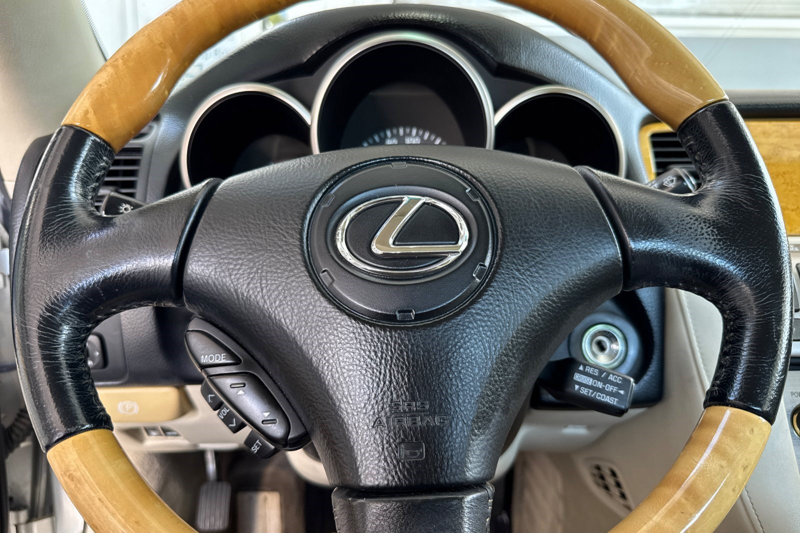 Used 2004 Lexus SC 430 Convertible RWD image 29