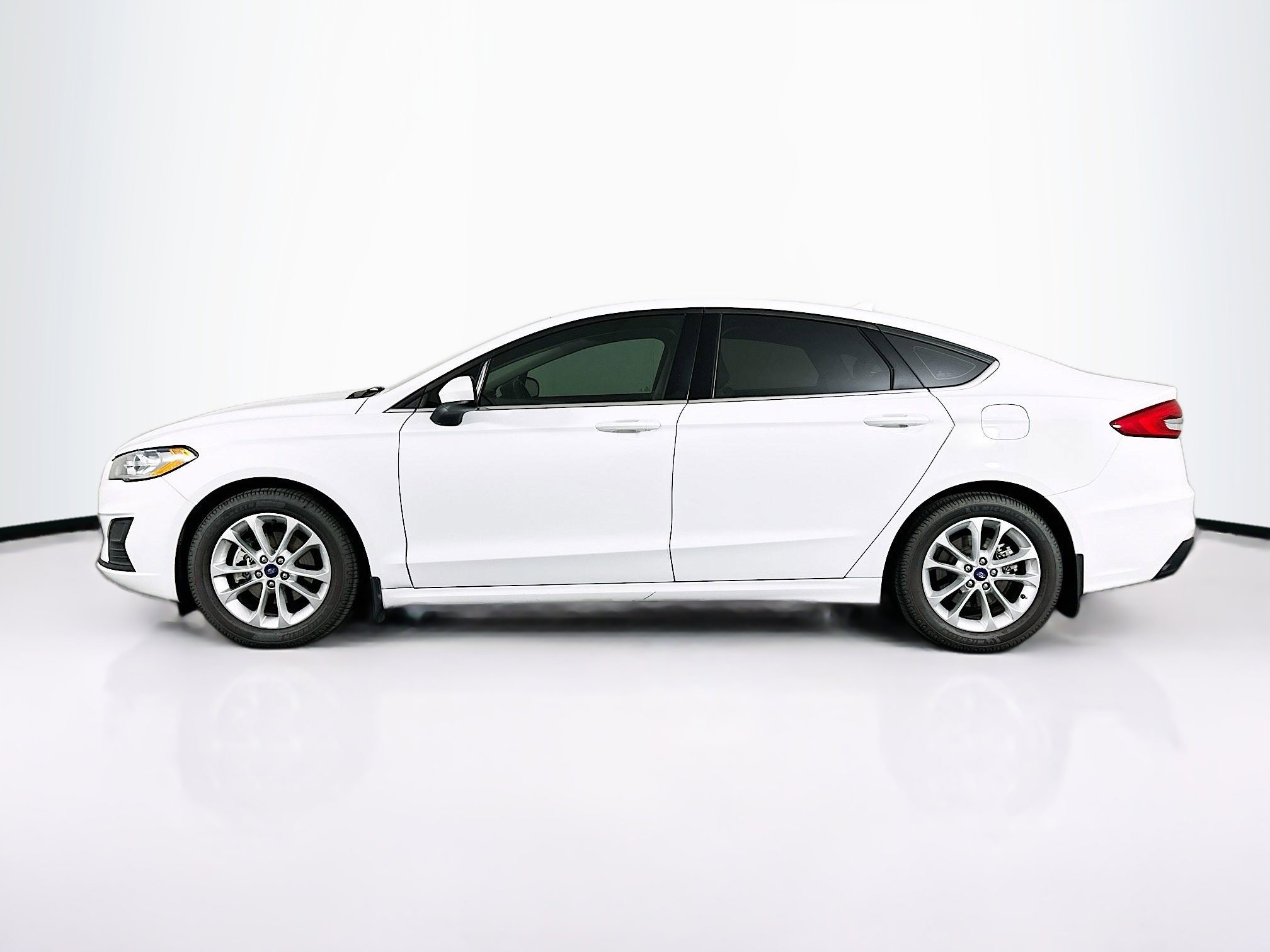 Used 2019 Ford Fusion SE image 4