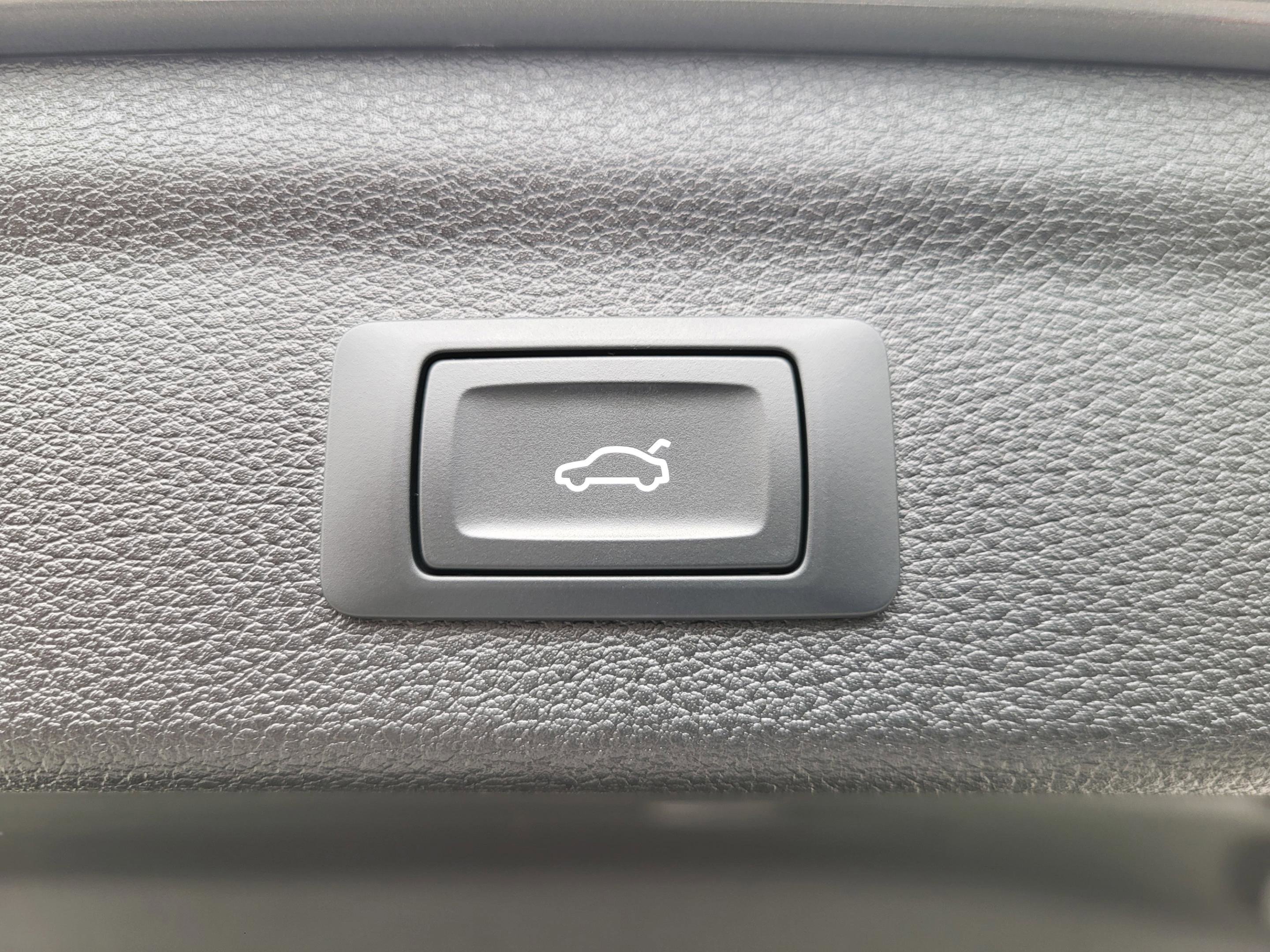 Used 2025 Audi Q3 2.0T Premium image 36