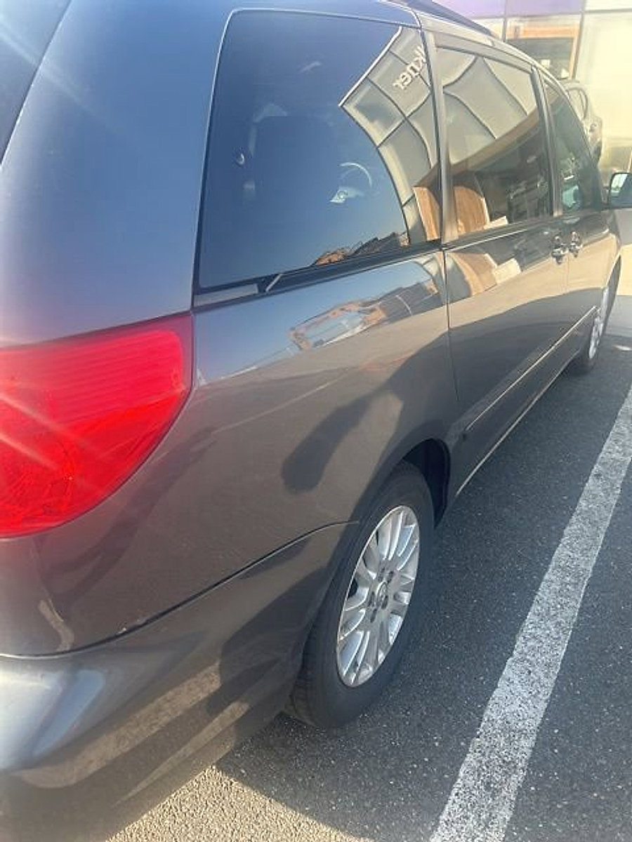 Used 2010 Toyota Sienna XLE FWD image 17