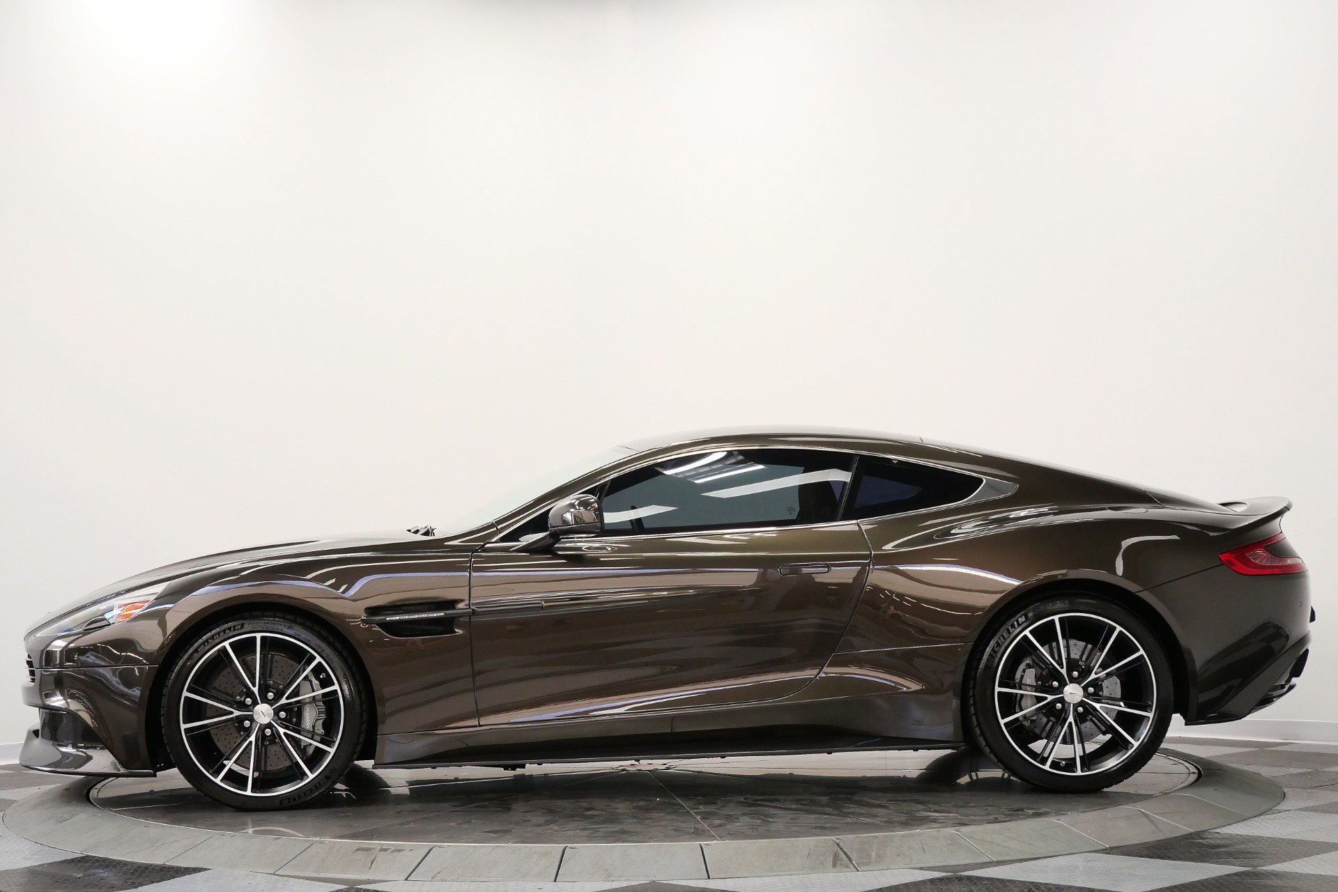 Used 2014 Aston Martin Vanquish Coupe image 6