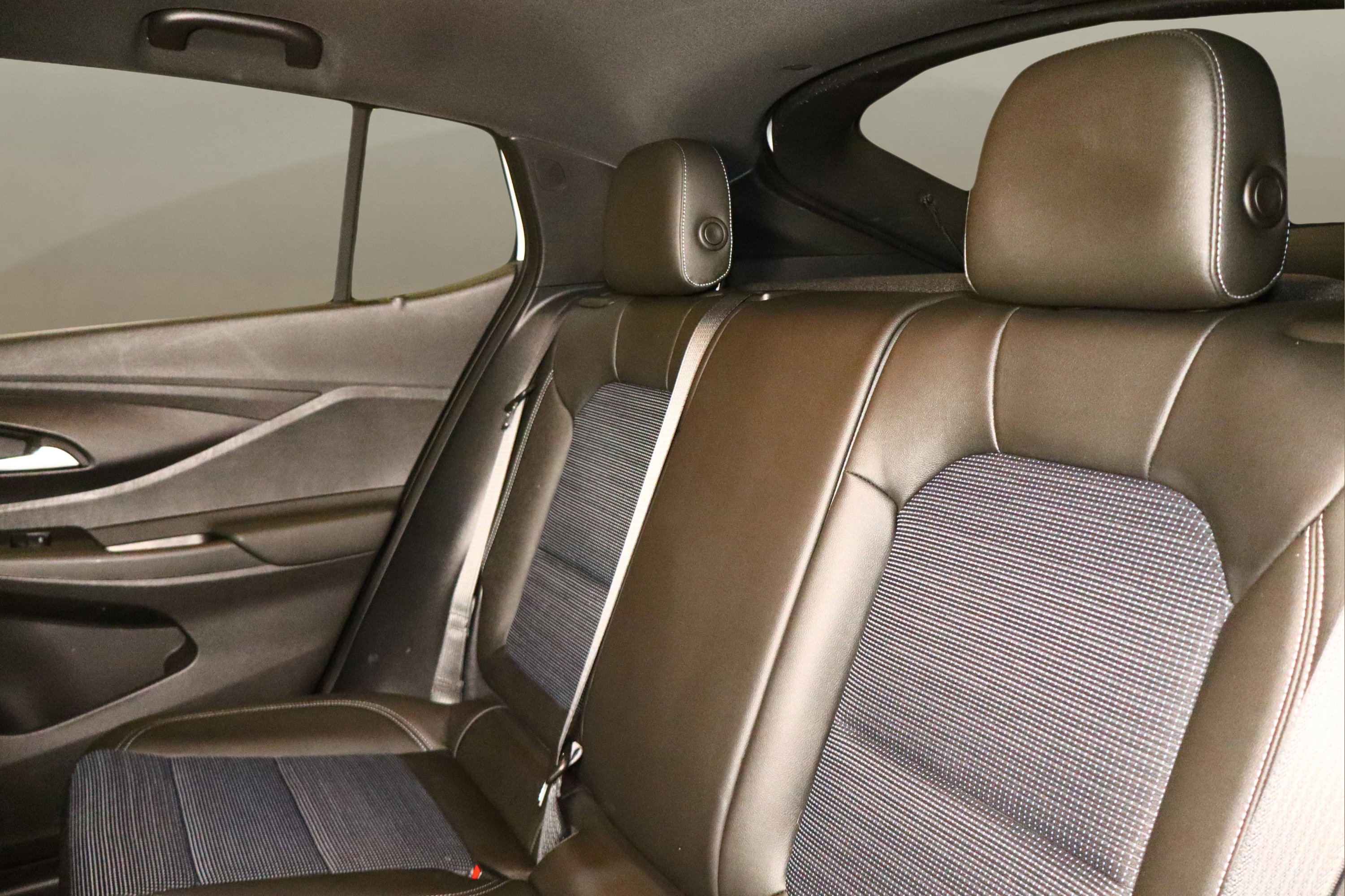 Used 2025 Buick Envista Preferred image 16