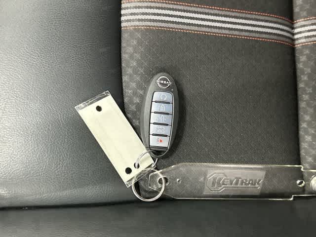 Used 2025 Nissan Altima 2.5 SR FWD image 32