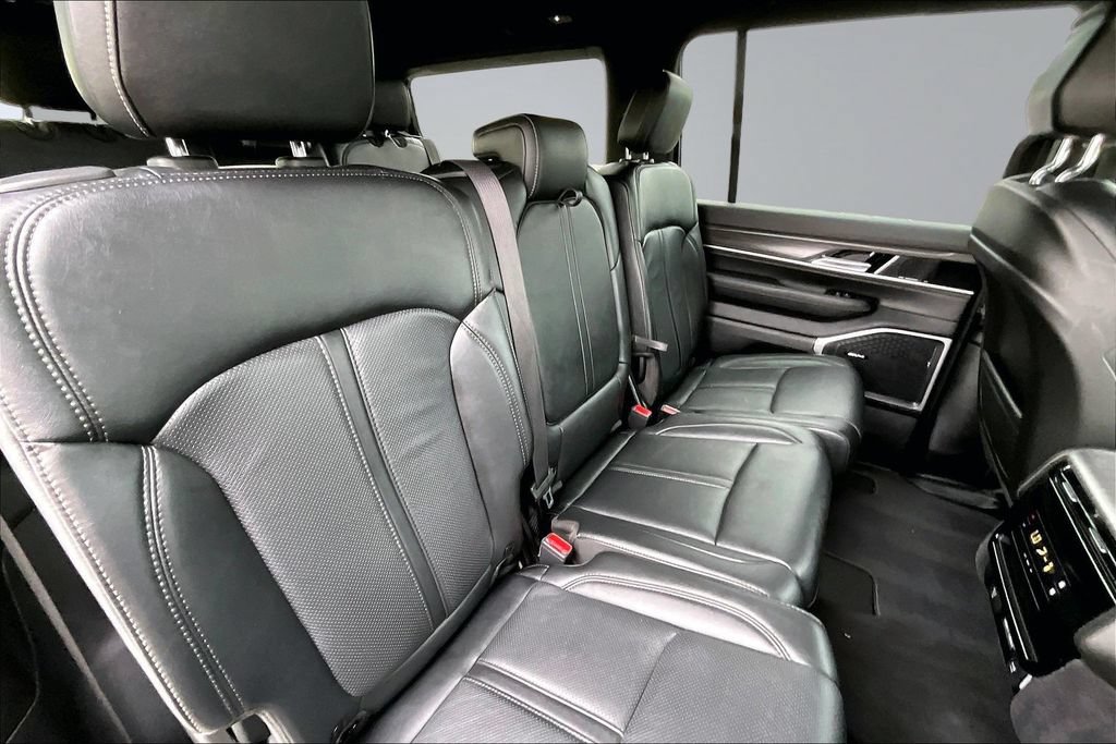 Used 2023 Jeep Wagoneer Series II AWD/4WD image 27