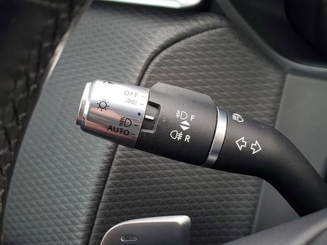 Used 2021 Land Rover Range Rover Velar R-Dynamic S image 11