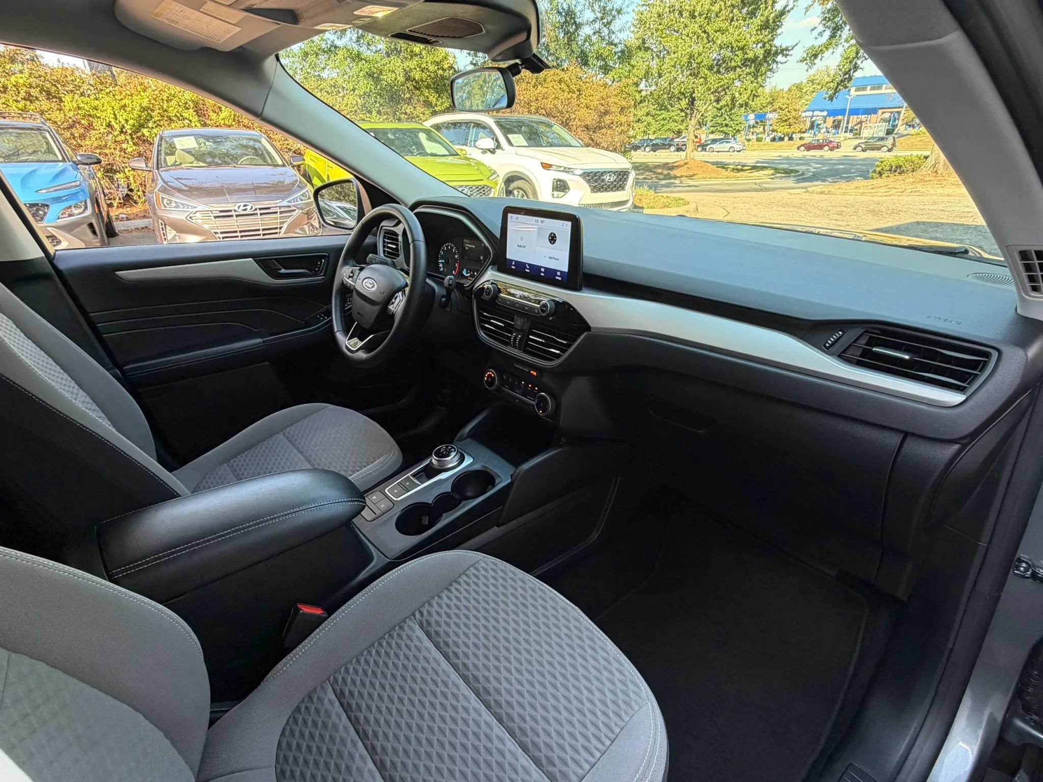 Used 2022 Ford Escape SE w/ Cold Weather Package FWD image 10