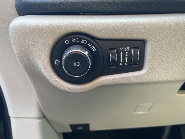 Used 2020 Chrysler Pacifica Limited image 28