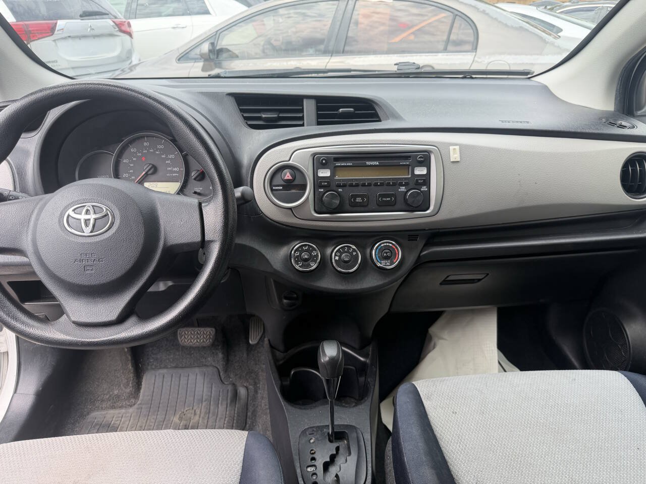Used 2012 Toyota Yaris L FWD image 10