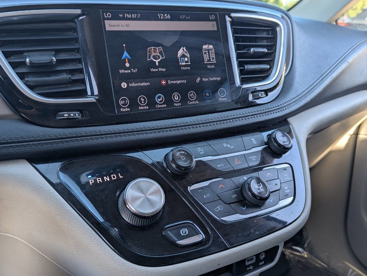 Used 2018 Chrysler Pacifica Limited image 29