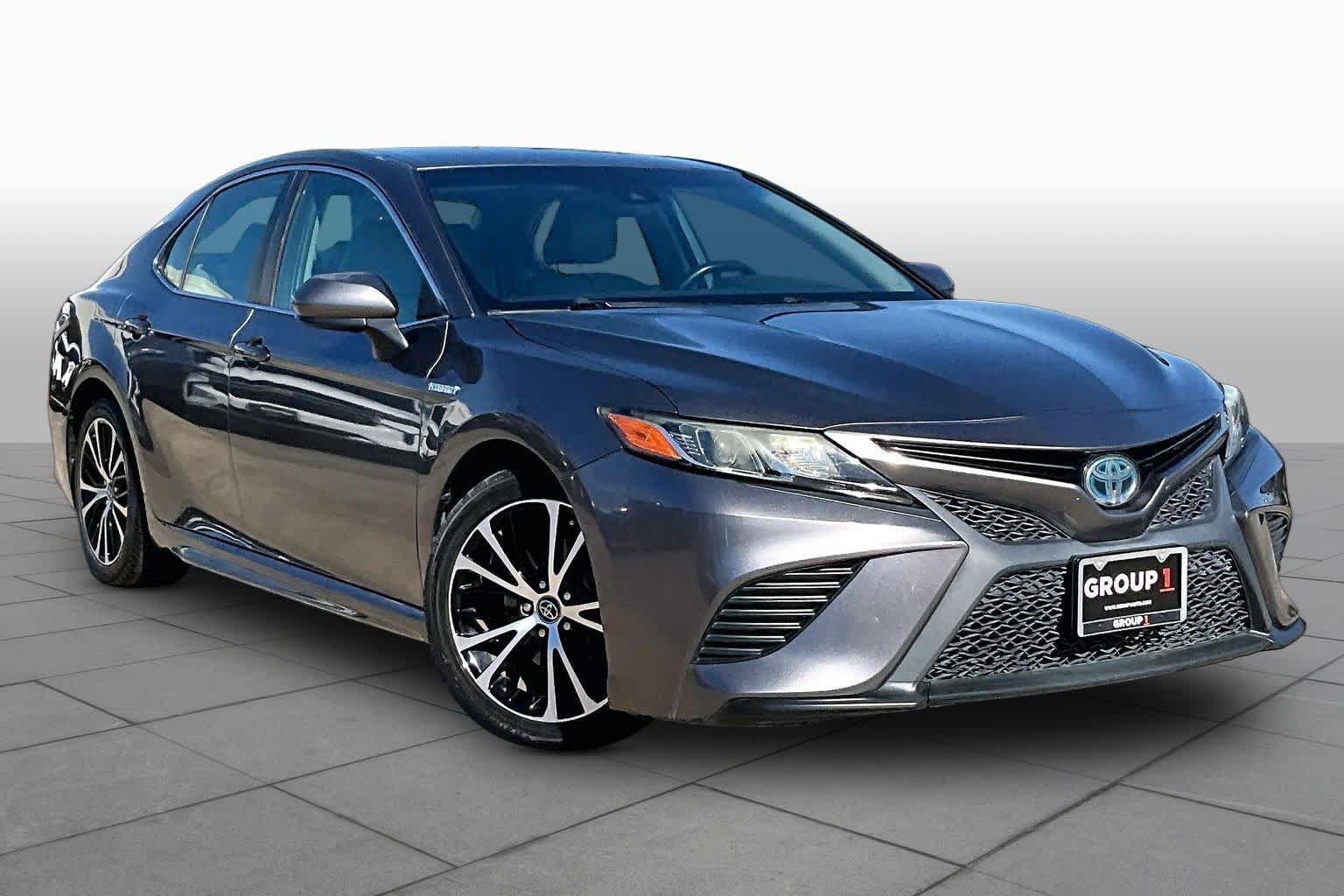 Used 2019 Toyota Camry SE FWD image 3