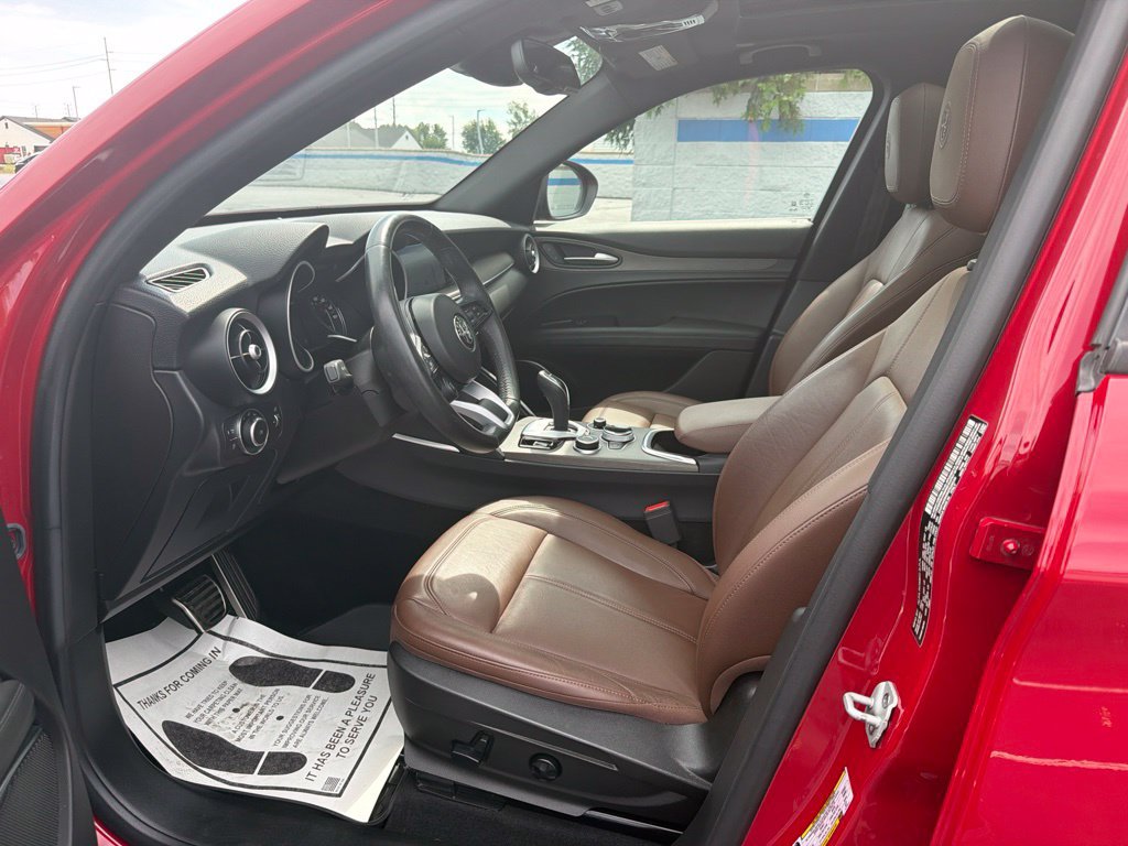 Used 2022 Alfa Romeo Stelvio Ti AWD/4WD image 17