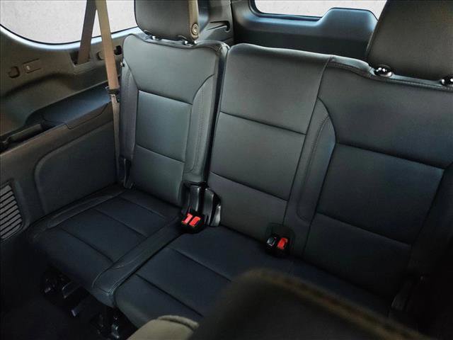 Certified 2025 Chevrolet Suburban High Country image 11