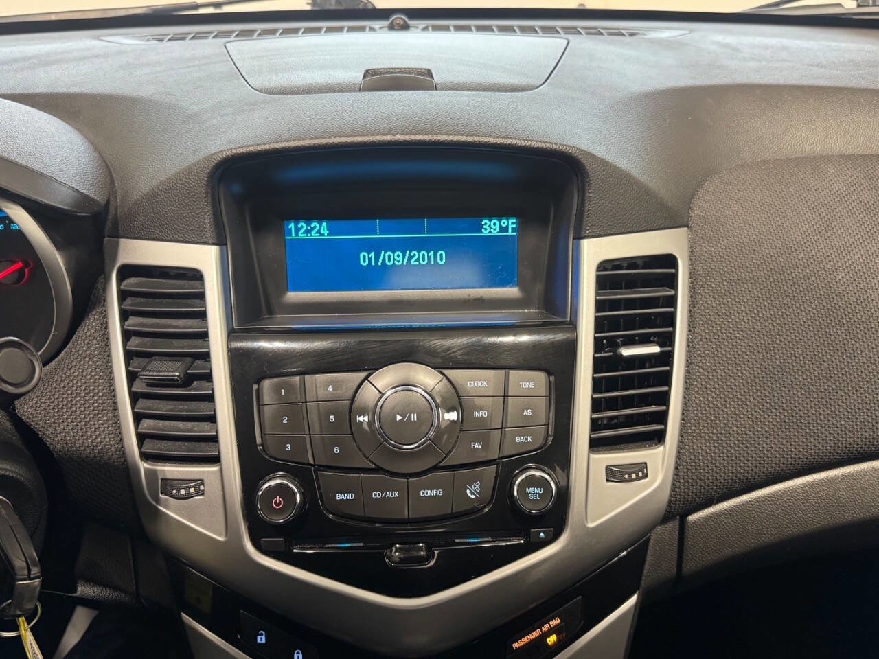 Used 2013 Chevrolet Cruze LT image 28