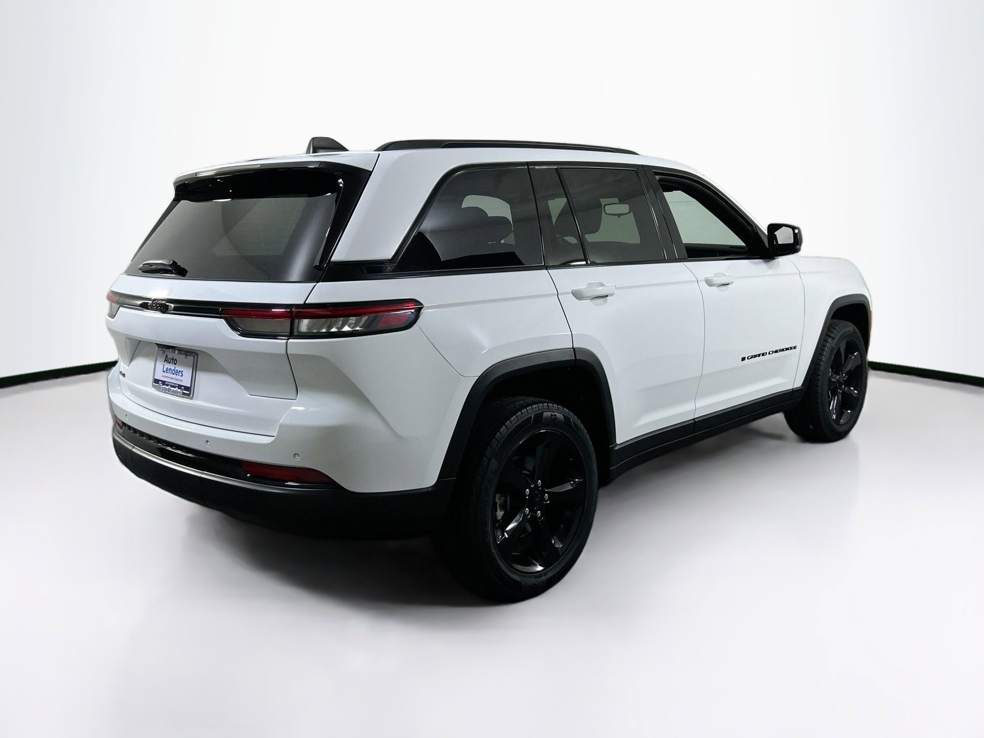 Used 2023 Jeep Grand Cherokee Altitude image 5