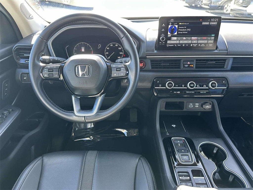 Certified 2025 Honda Pilot Touring image 11