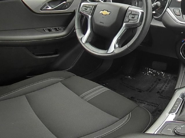 Used 2025 Chevrolet Blazer LT FWD image 24